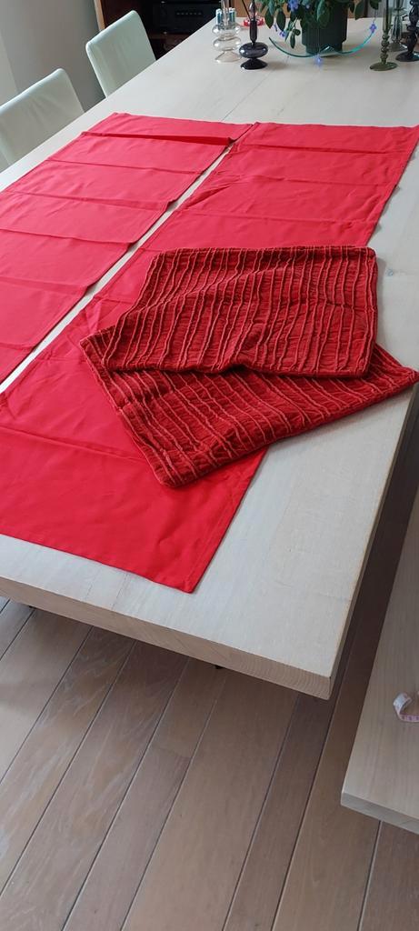 Kerst Set: Rode Tafellopers & Sierkussenhoezen, Antiek en Kunst, Antiek | Kleden en Textiel, Ophalen of Verzenden