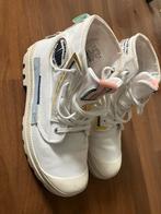 Mooie witte palladiums mt 40 met mooie details, Ophalen, Zo goed als nieuw, Wit, Sneakers of Gympen