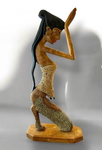 Vintage houten kunstsculptuur uit Bali. beschikbaar voor biedingen