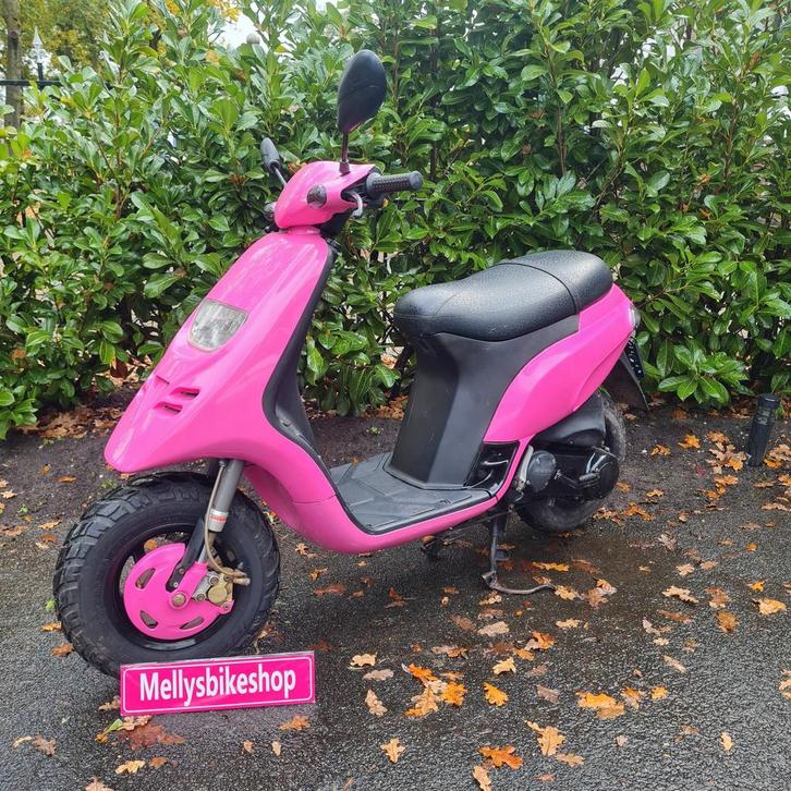 Piaggio Typhoon 2takt  Brom kenteken roze  zeer nette staat, Fietsen en Brommers, Scooters | Overige merken, Zo goed als nieuw