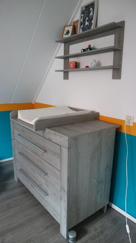 Ledikant en commode, Kinderen en Baby's, Kinderkamer | Complete kinderkamers, Gebruikt, Jongetje of Meisje, Ophalen