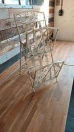Prachtige brocante lectuur rek, Huis en Inrichting, Woonaccessoires | Krantenbakken en Lectuurbakken, Ophalen, Gebruikt