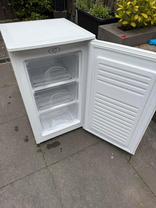 Te koop: Diepvriezer in goede staat – werkt perfect!, Witgoed en Apparatuur, Vriezers en Diepvrieskisten, Zo goed als nieuw, Vrijstaand