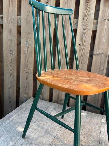 Vintage spijlenstoel pastoe beschikbaar voor biedingen