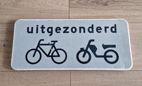 Oud verkeersbord met: Uitgezonderd fietsen en bromfietsen, Verzamelen, Overige Verzamelen, Gebruikt, Ophalen of Verzenden