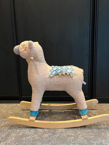 Hobbelpaard alpaca beschikbaar voor biedingen