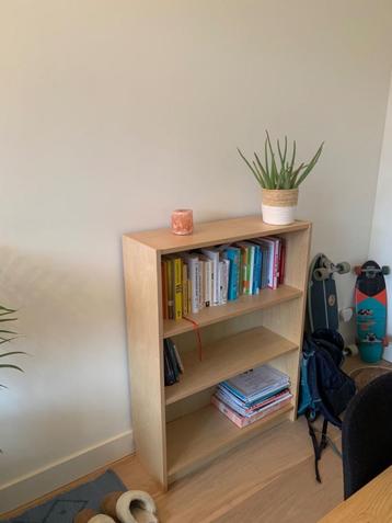 boekenkast beschikbaar voor biedingen