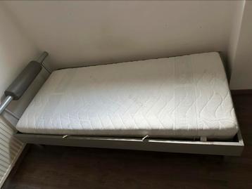 Eenpersoons bed beschikbaar voor biedingen