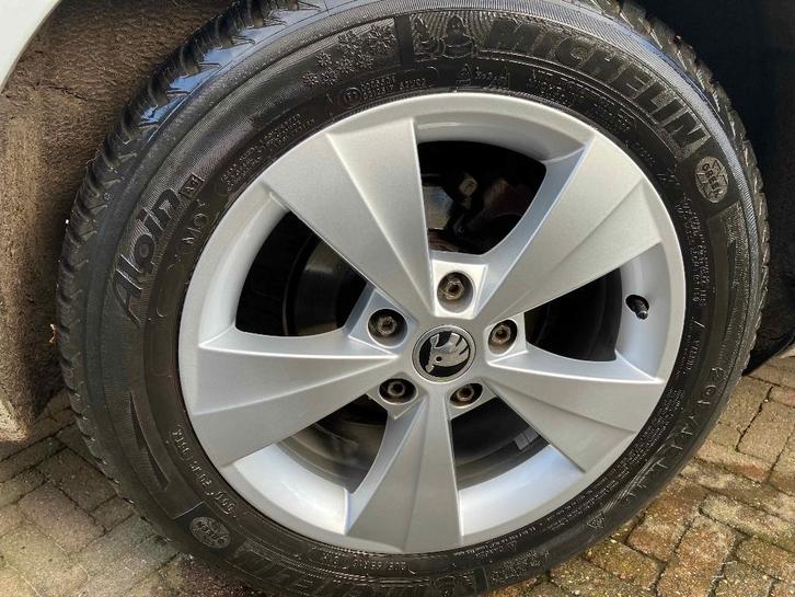 velgen + winterbanden, Auto-onderdelen, Banden en Velgen, Banden en Velgen, Winterbanden, 16 inch, 205 mm, Personenwagen, Gebruikt