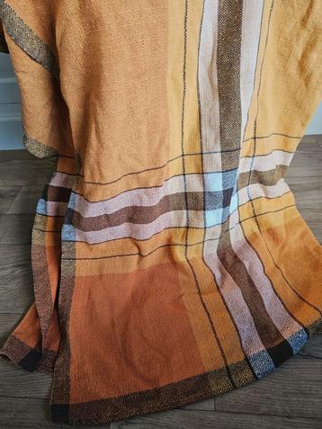 Vintage tafelkleed 124x120 beschikbaar voor biedingen