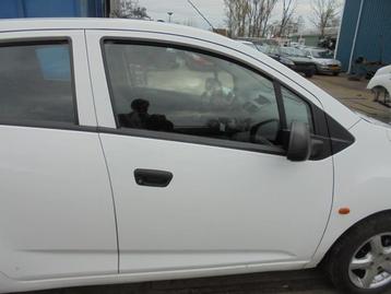 Portier 4Deurs rechts-voor van een Chevrolet Spark (GAZ) beschikbaar voor biedingen