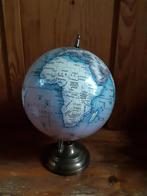 Globe op koperen voet.Omtrek 63 cm., Ophalen of Verzenden, Zo goed als nieuw