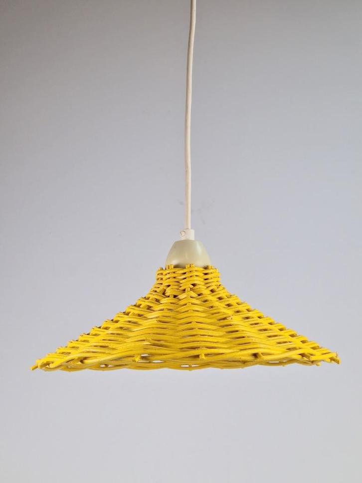 Vintage rotan geel hanglamp scandinavisch ’60 boho Japandi, Huis en Inrichting, Lampen | Hanglampen, Gebruikt, Minder dan 50 cm
