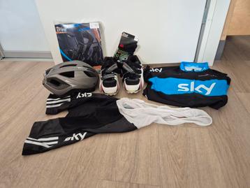 Wielrennersset: helm met lampje, schoenen mt 45, en meer beschikbaar voor biedingen