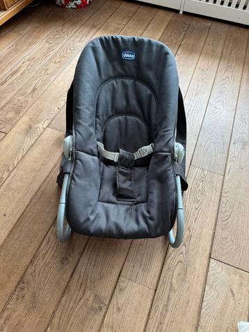 2x wipstoeltje van chicco en autozit te koop beschikbaar voor biedingen