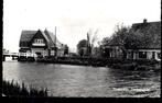 Oudendijk (N.H.), Dorpsgezicht met Café bij de brug, ca.1960, Verzenden, 1960 tot 1980, Gelopen, Noord-Holland