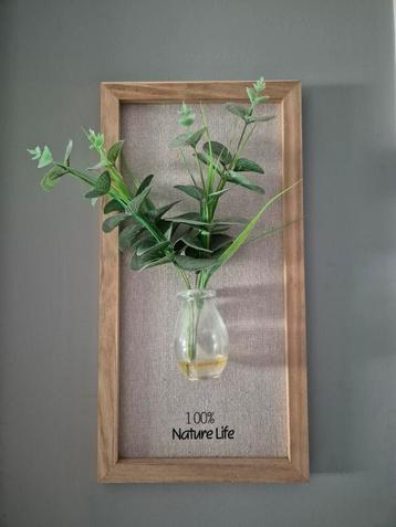 Kleine lijst/schilderij met nep bloemen beschikbaar voor biedingen