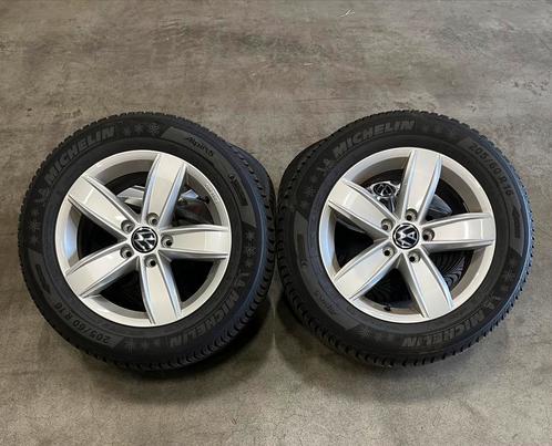 Mooie Originele Vw T-roc winterset Nieuwstaat., Auto-onderdelen, Banden en Velgen, Banden en Velgen, Winterbanden, 16 inch, 205 mm