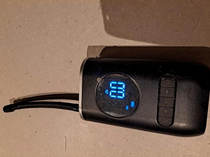 Electrische pomp. Compressor, Fietsen en Brommers, Fietsaccessoires | Fietspompen, Zo goed als nieuw, Ophalen of Verzenden