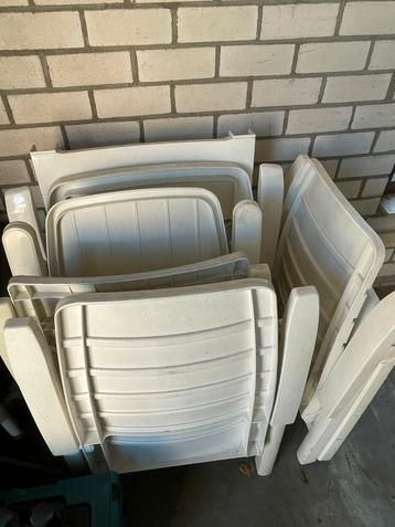 4 tuinstoelen &1 ligstoel  beschikbaar voor biedingen