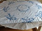 Geborduurd tafelkleed blauw/wit met bloemen rond, Ophalen of Verzenden, Zo goed als nieuw, Rond