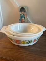 Vintage J.A.J Pyrex ovenschalen melkglas, Ophalen of Verzenden, Overige typen