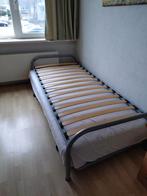 Logeerbedden 2x met lattenbodem, gratis matrassen, Ophalen, 90 cm, Eenpersoons, Zo goed als nieuw