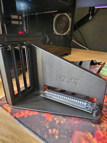 NZXT vertical gpu mount kit beschikbaar voor biedingen