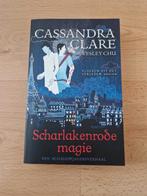 Boek cassandra clare scharlakenrode magie deel 1 fantasy ya, Boeken, Ophalen of Verzenden, Zo goed als nieuw