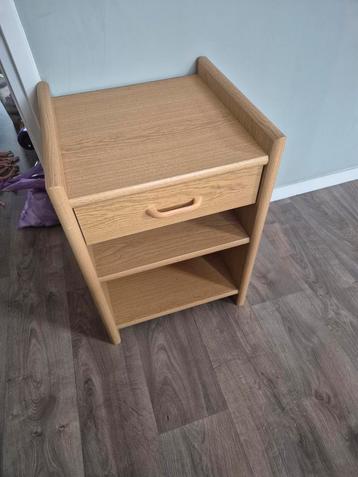 Houten Nachtkastje met Lade en Plank beschikbaar voor biedingen