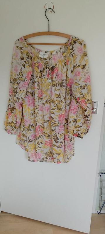 Vrolijke blouse met bloemmotief, maat 40 beschikbaar voor biedingen