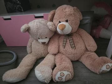 Grote teddybeer  beschikbaar voor biedingen