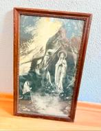 Antieke ingelijste prent Maria aan de grot in Lourdes, Ophalen of Verzenden