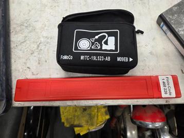 Originele ford banden reparatie set en gevarendriehoek beschikbaar voor biedingen