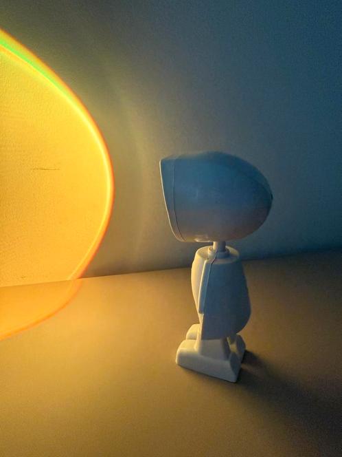 Coole actiefiguur met sunset-LED – nachtlampje & speelgoed, Huis en Inrichting, Lampen | Overige, Zo goed als nieuw, Verzenden