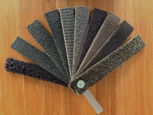 Bunch met staaltjes tapijt vloerbedekking bruin, Huis en Inrichting, Stoffering | Tapijten en Kleden, Zo goed als nieuw, Minder dan 50 cm