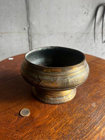 Vintage gegraveerde messing offerschaal – Aziatisch beschikbaar voor biedingen