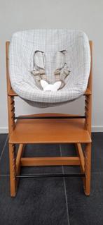 Stokke triptrap kersenkleur met accesoires, Kinderen en Baby's, Kinderstoelen, Ophalen, Gebruikt, Meegroeistoel