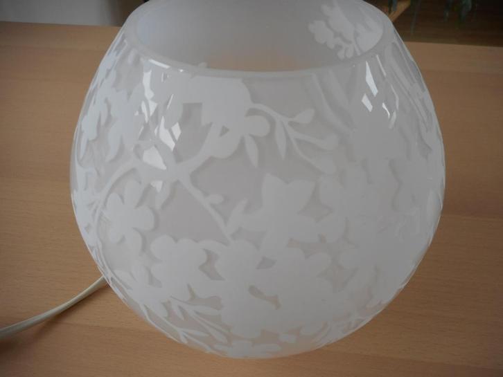 Lamp van Ikea, model Knubbig, Huis en Inrichting, Lampen | Tafellampen, Zo goed als nieuw, Minder dan 50 cm, Glas, Ophalen of Verzenden
