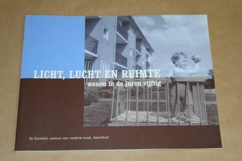 Licht, lucht en ruimte - Wonen in de jaren 50 - Amersfoort, Boeken, Geschiedenis | Stad en Regio, Zo goed als nieuw, 20e eeuw of later