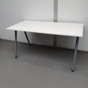 1 of 4 Ikea in hoogte verstelbaar Galant bureau - 160x80 cm