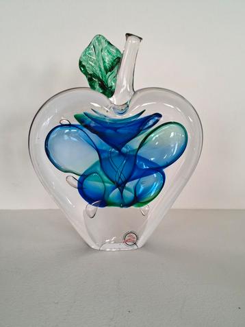 Kristallen appel van Ozzaro beschikbaar voor biedingen