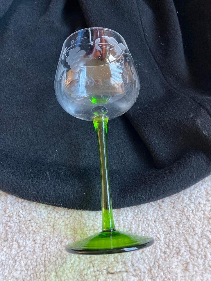 6 vintage Riesling Elzas facet wijnglazen met Druivenmotief, Antiek en Kunst, Antiek | Glas en Kristal, Ophalen