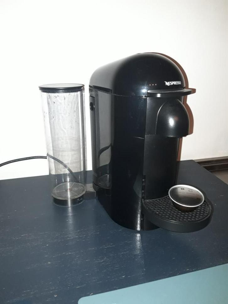 Nespresso Vertuo koffiemachine, Witgoed en Apparatuur, Koffiezetapparaten, Zo goed als nieuw, Koffiepads en cups, Koffiemachine