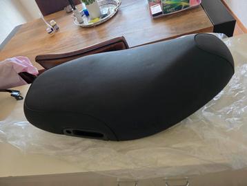 Piaggio zip sp98 zadel NOS beschikbaar voor biedingen