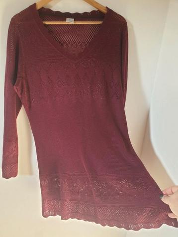 Wijnrode ajour trui van M&S Mode. Maat: XL. V-hals. beschikbaar voor biedingen