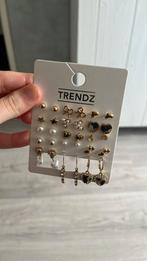 Het zijn oorbellen hangers en knopjes goud en zilver, Ophalen, Hangers, Nieuw, Zilver