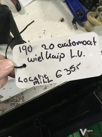 Mercedes W201 190 serie 1983  Wielkuip modderkuip Linksvoor  beschikbaar voor biedingen