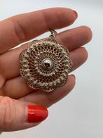 V609 Prachtige zilveren streekdracht hanger, Sieraden, Tassen en Uiterlijk, Antieke sieraden, Ophalen of Verzenden, Zilver, Armband