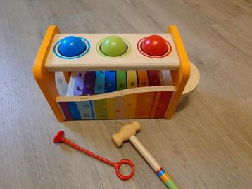 Hape xylofoon en hamer bank in 1 beschikbaar voor biedingen